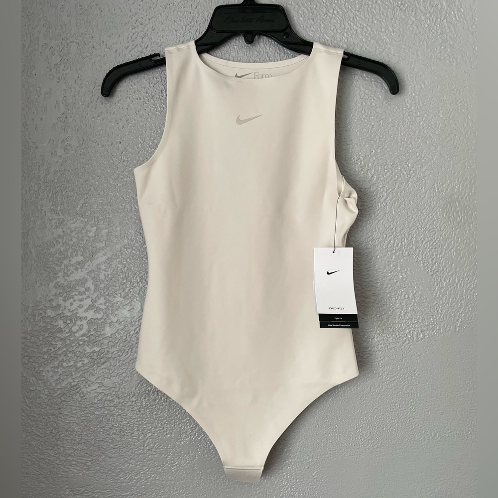 Nike form  Sleeveless Bodysuit